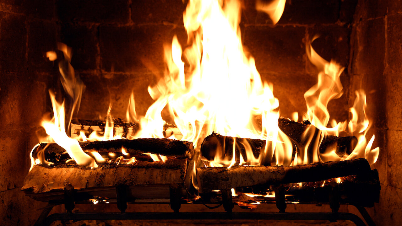 Watch Fireplace 4K: Crackling Birchwood from Fireplace for Your Home |  Netflix
